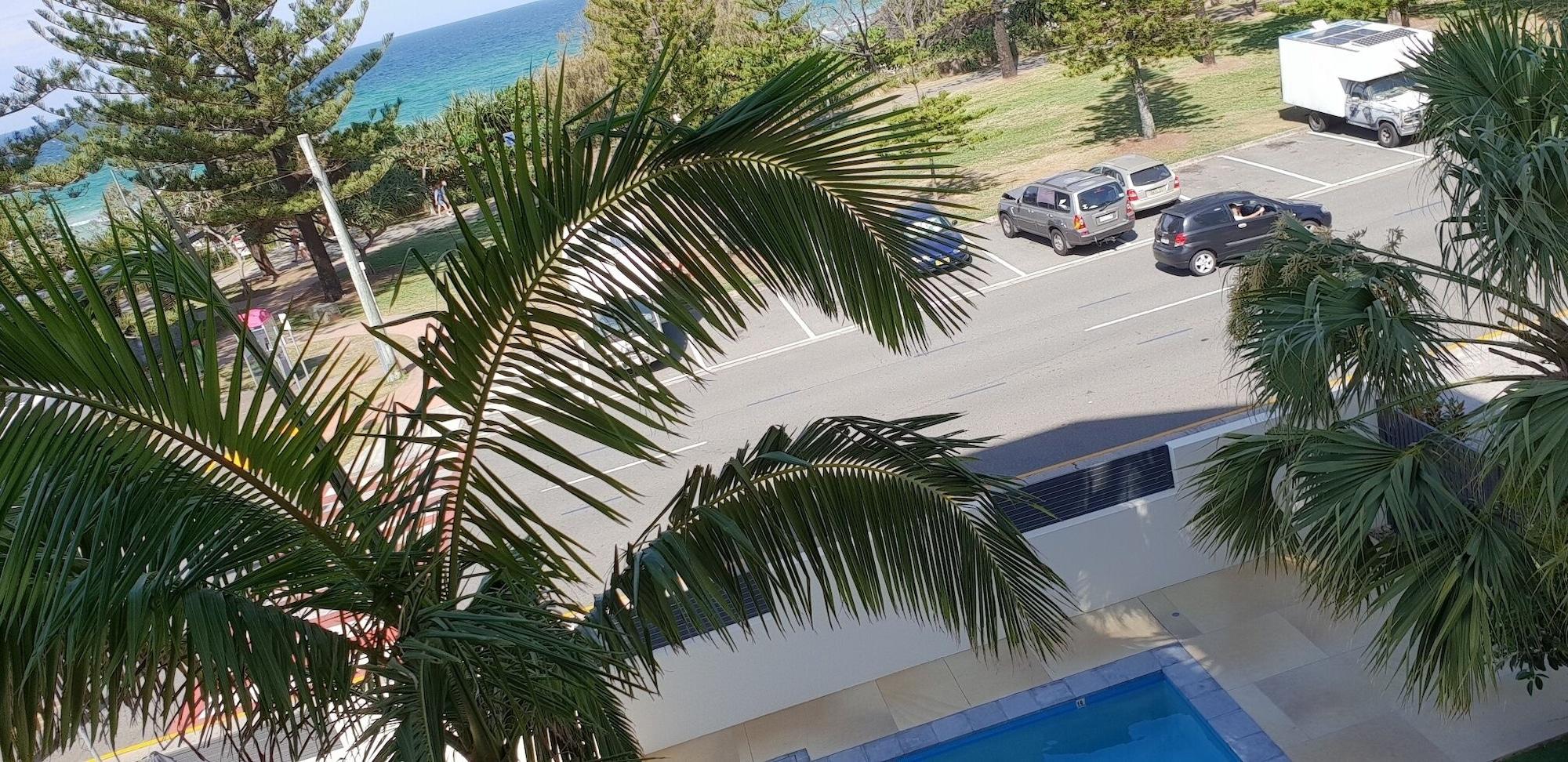 Wyuna Beachfront Holiday Apartments Голд-Кост Екстер'єр фото