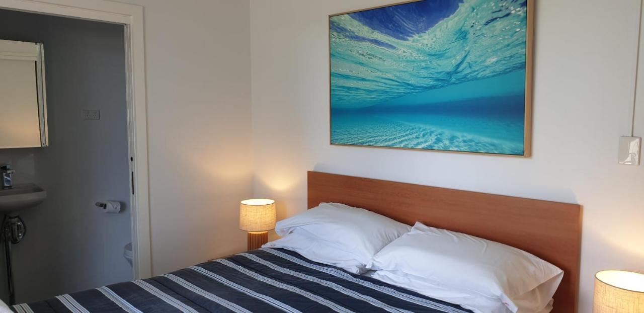 Wyuna Beachfront Holiday Apartments Голд-Кост Екстер'єр фото