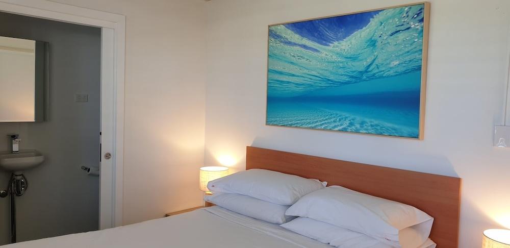 Wyuna Beachfront Holiday Apartments Голд-Кост Екстер'єр фото