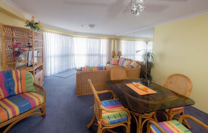 Wyuna Beachfront Holiday Apartments Голд-Кост Екстер'єр фото
